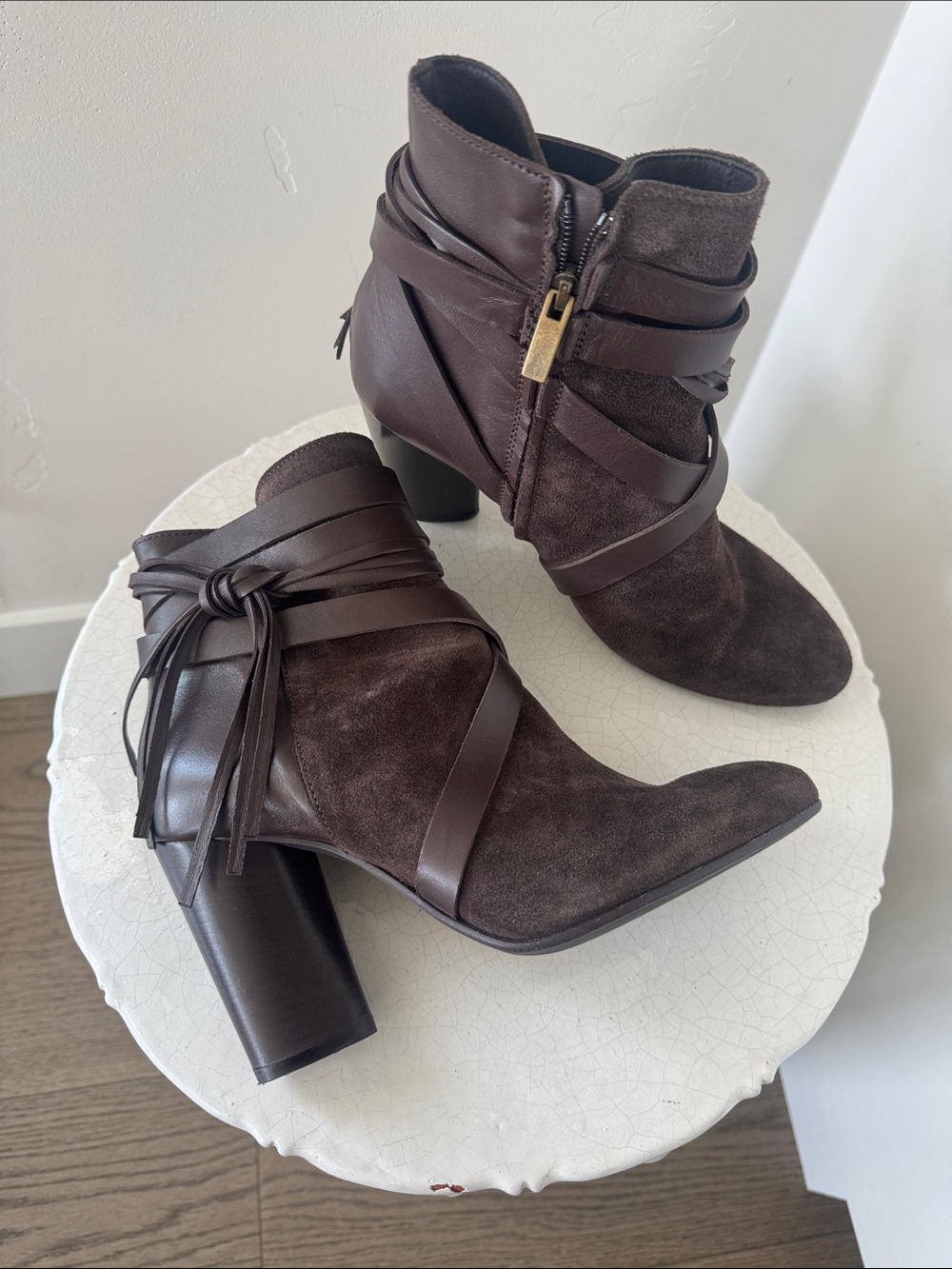 Sundance Women’s Dark Brown Suede & Leather Ankle Boots Wrap Straps  Size 39 EUC